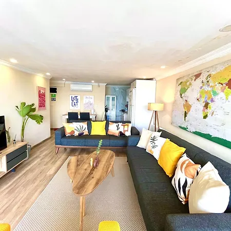 In A House With Sea View In Historical Elevator Mansion Apartament