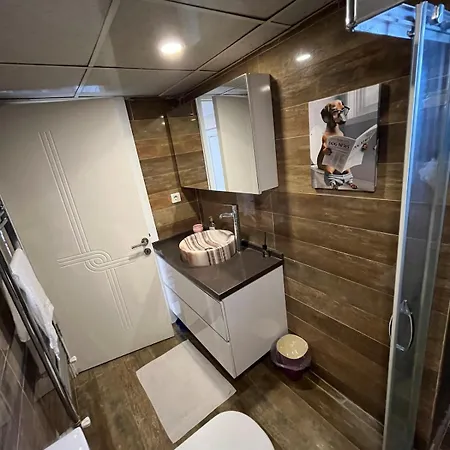 In A House With Sea View In Historical Elevator Mansion *