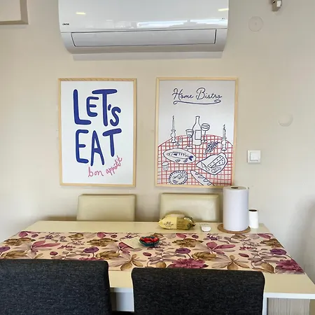 In A House With Sea View In Historical Elevator Mansion * Izmir