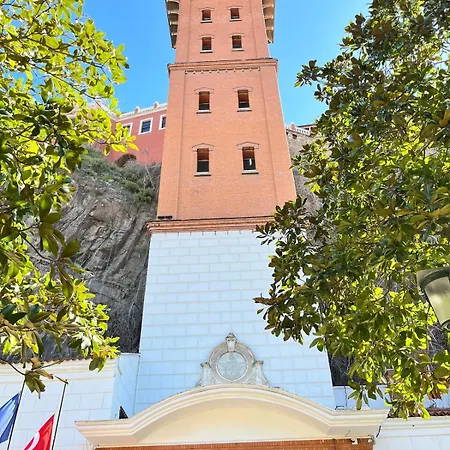 In A House With Sea View In Historical Elevator Mansion İzmir