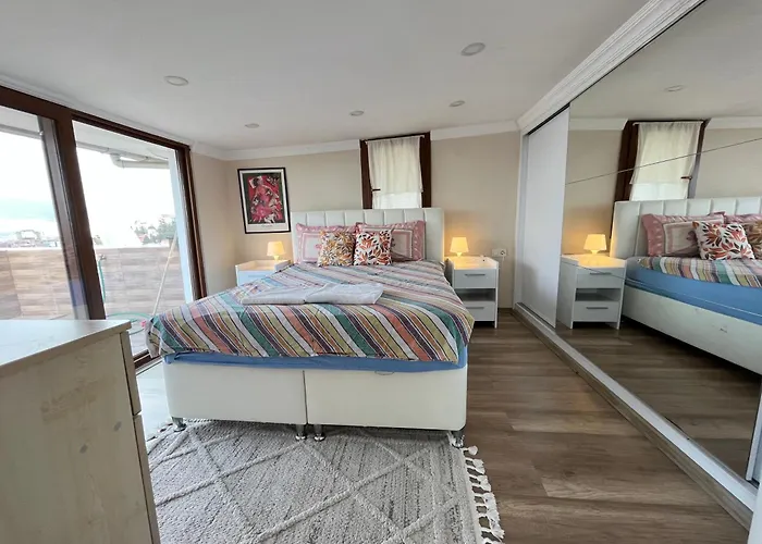 Appartement In A House With Sea View In Historical Elevator Mansion