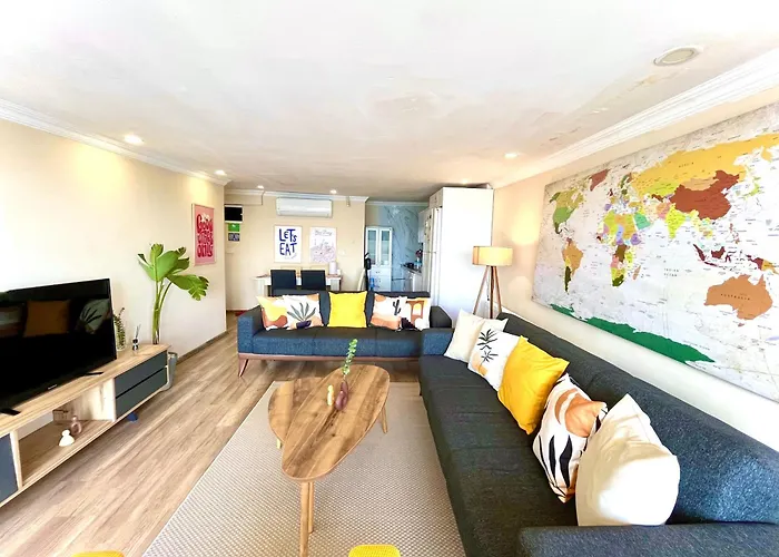 In A House With Sea View In Historical Elevator Mansion Appartement