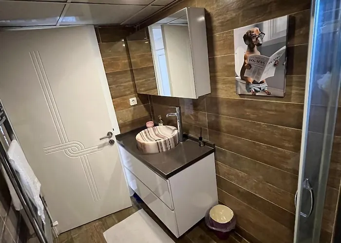 In A House With Sea View In Historical Elevator Mansion *