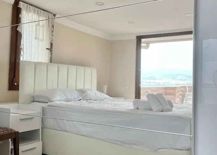 In A House With Sea View In Historical Elevator Mansion Appartement *