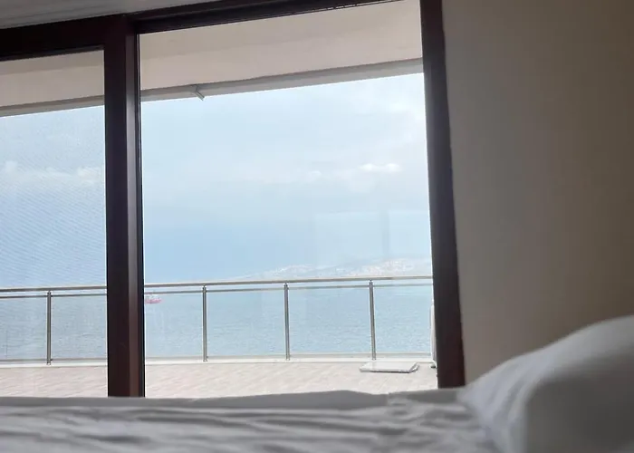 Appartement In A House With Sea View In Historical Elevator Mansion İzmir