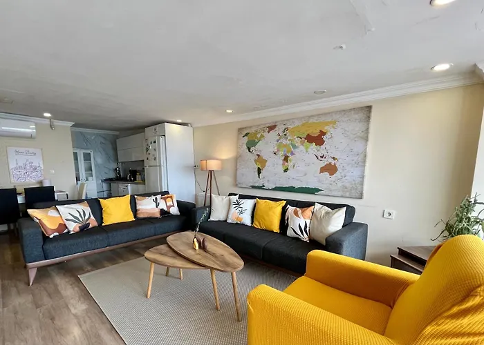 Appartement In A House With Sea View In Historical Elevator Mansion