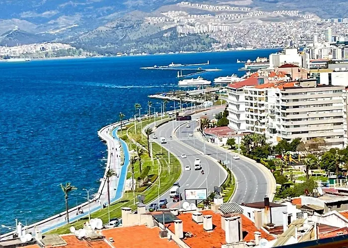 In A House With Sea View In Historical Elevator Mansion İzmir