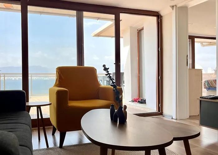 In A House With Sea View In Historical Elevator Mansion Appartement