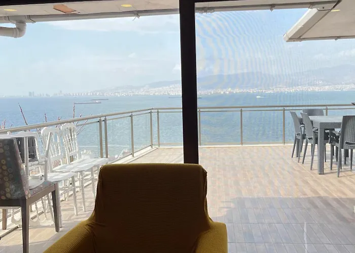 Appartement In A House With Sea View In Historical Elevator Mansion