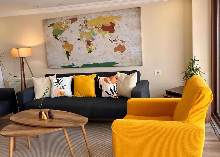 Appartement In A House With Sea View In Historical Elevator Mansion İzmir