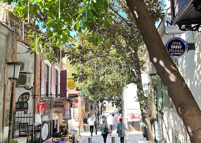 In A House With Sea View In Historical Elevator Mansion Appartement İzmir