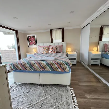 Apartment In A House With Sea View In Historical Elevator Mansion