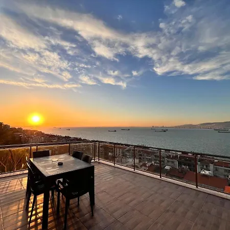 In A House With Sea View In Historical Elevator Mansion Apartment Izmir