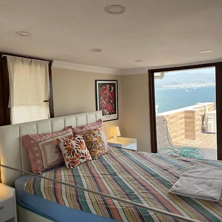 Apartment In A House With Sea View In Historical Elevator Mansion Izmir
