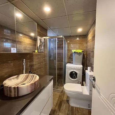 In A House With Sea View In Historical Elevator Mansion إزمير